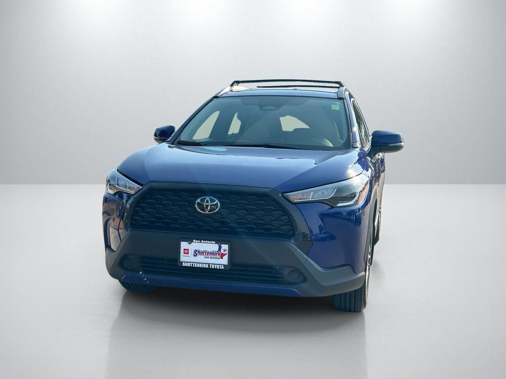 Used 2024 Toyota Corolla Cross LE FWD image 2