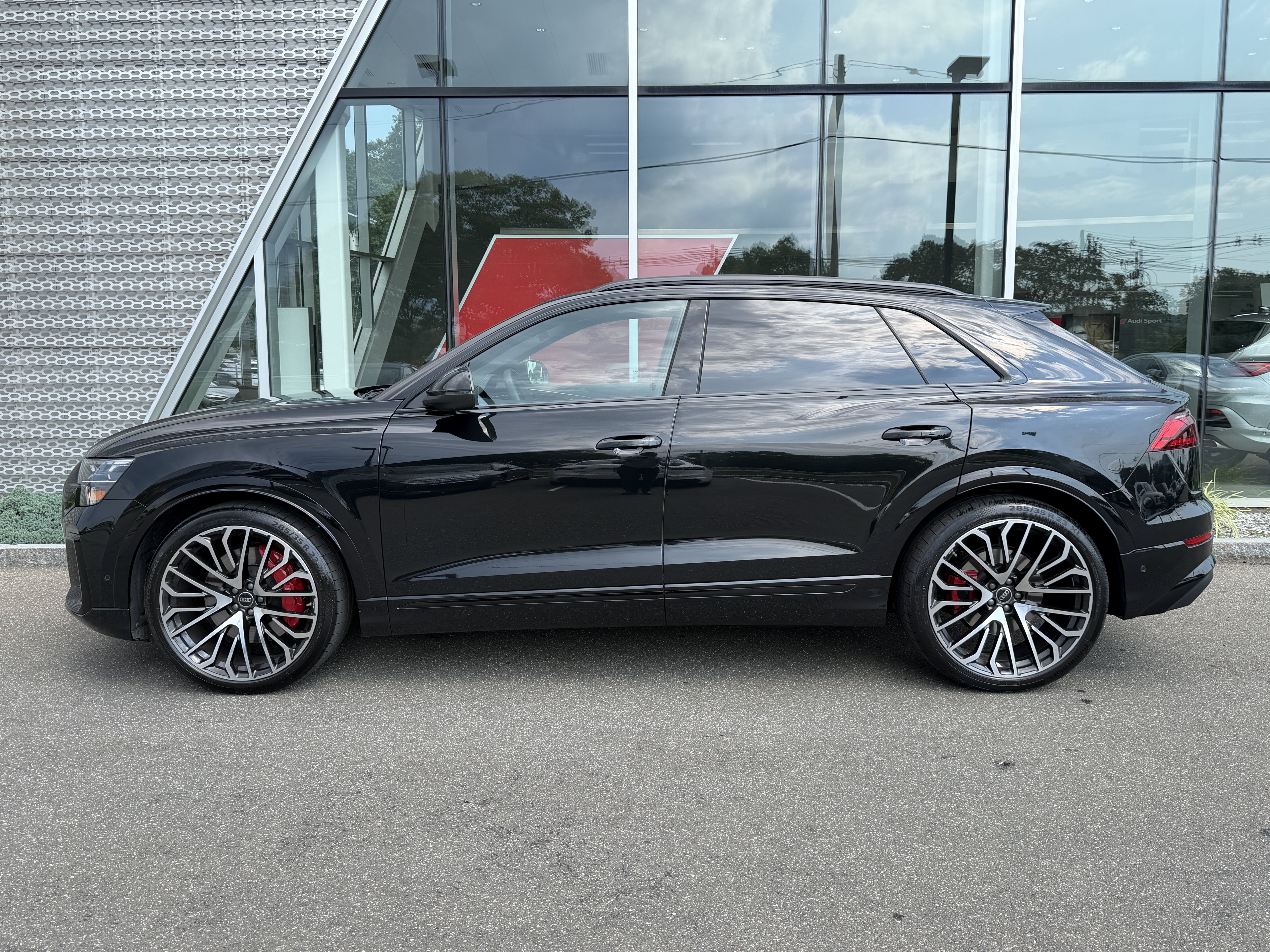 Certified 2025 Audi SQ8 Prestige w/ Prestige Package AWD/4WD image 2