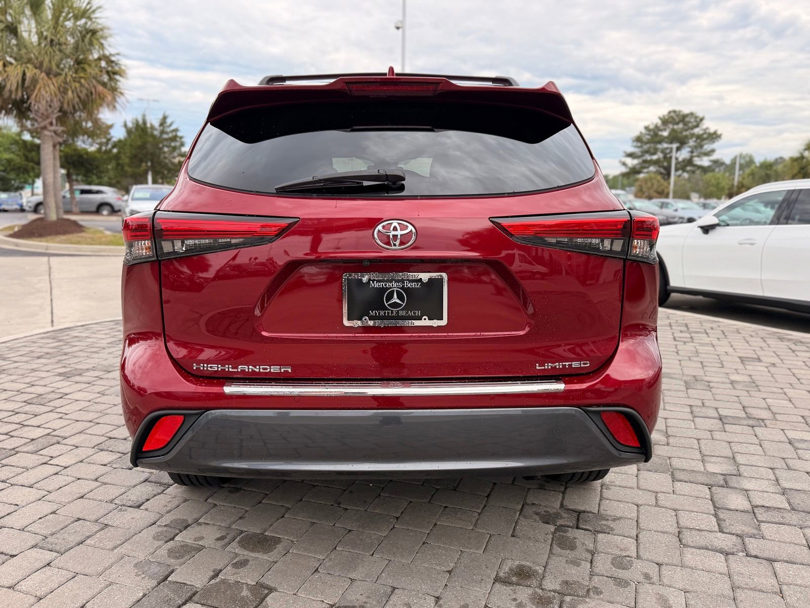 Used 2022 Toyota Highlander Limited FWD image 10