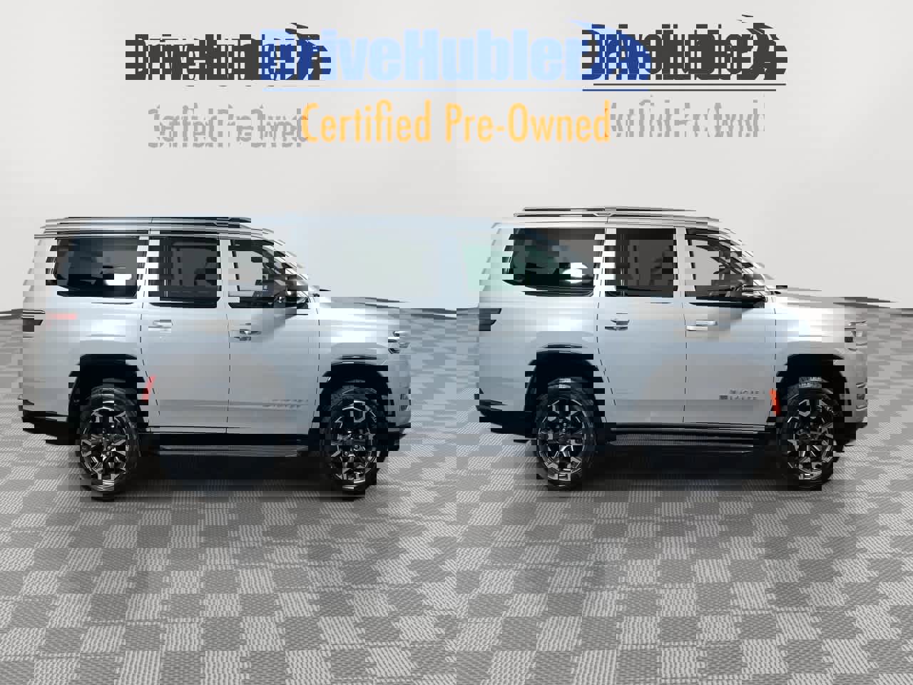 Used 2024 Jeep Wagoneer L Series III w/ Flexible Seating Group image 9