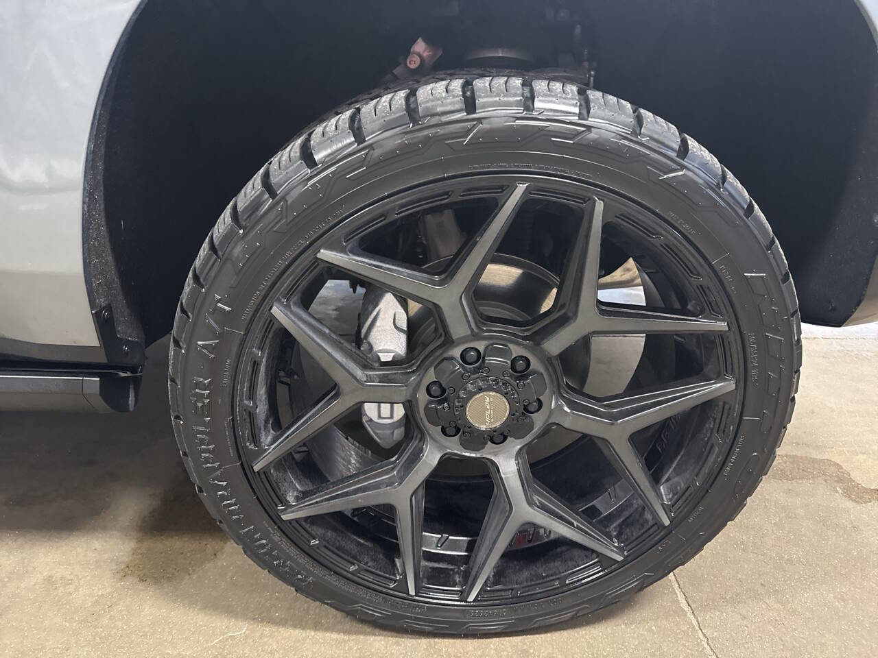 Used 2026 GMC Yukon AT4 w/ AT4 Premium Plus Package image 8