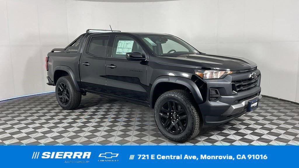 New 2025 Chevrolet Colorado Trail Boss w/ Midnight Edition