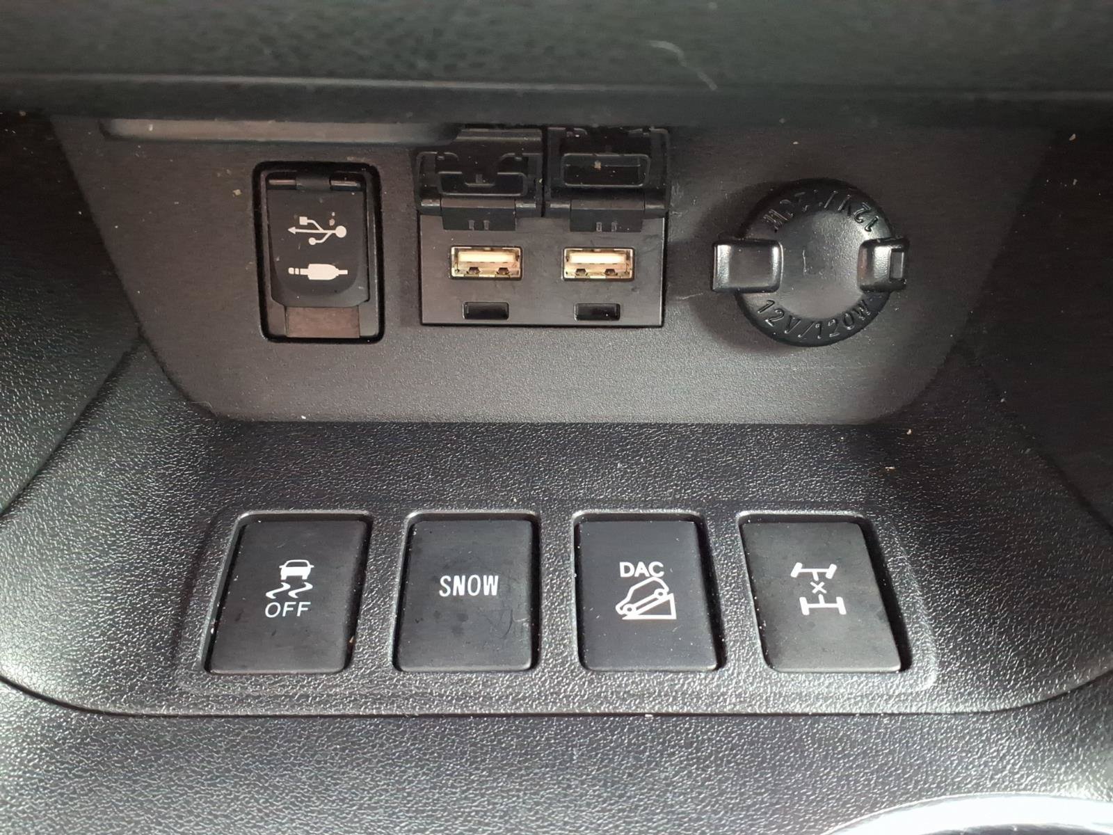 Used 2019 Toyota Highlander XLE AWD/4WD image 17