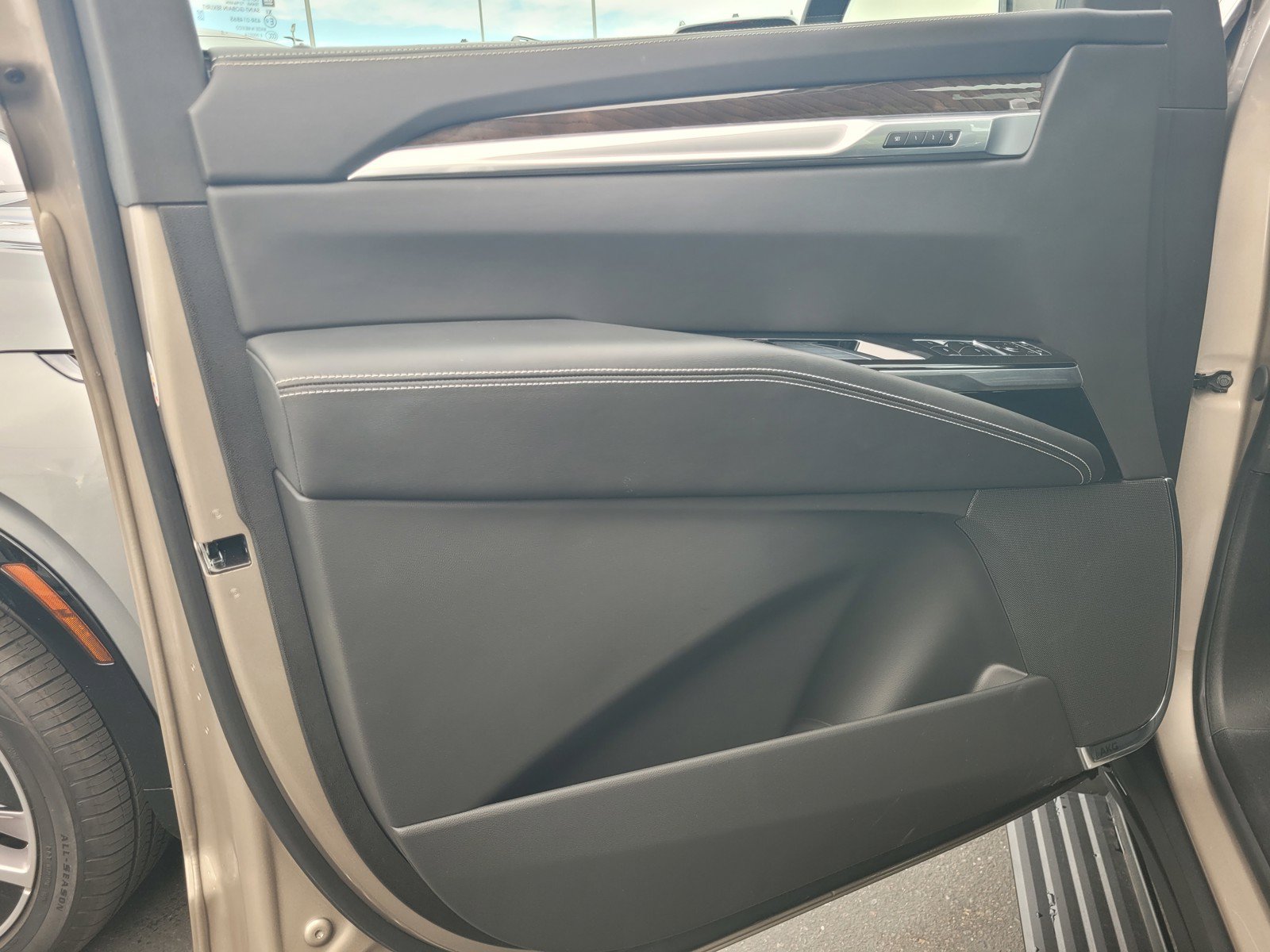 Certified 2025 Cadillac Escalade Sport Platinum AWD/4WD image 15