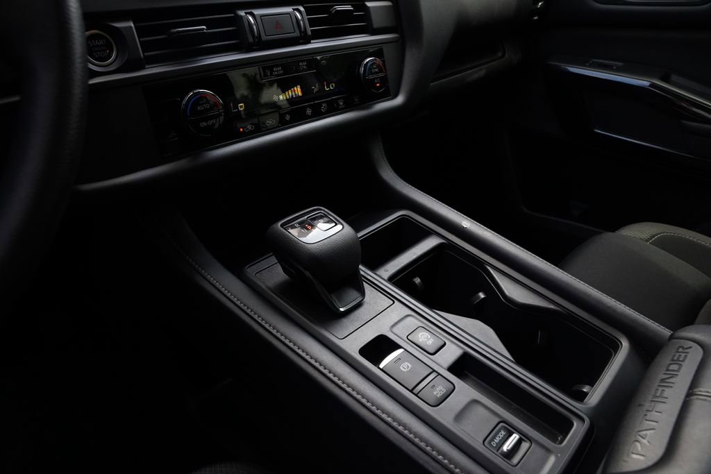 Used 2023 Nissan Pathfinder S image 6