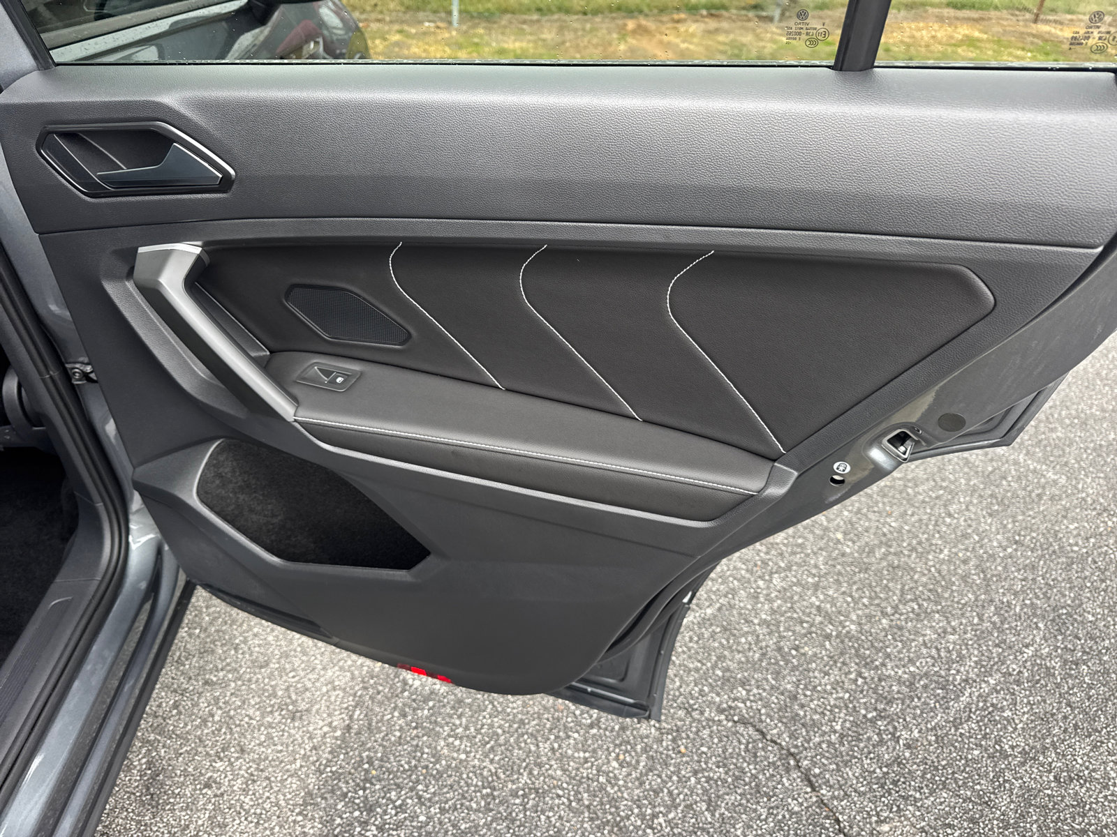 Used 2024 Volkswagen Tiguan SE R-Line image 16