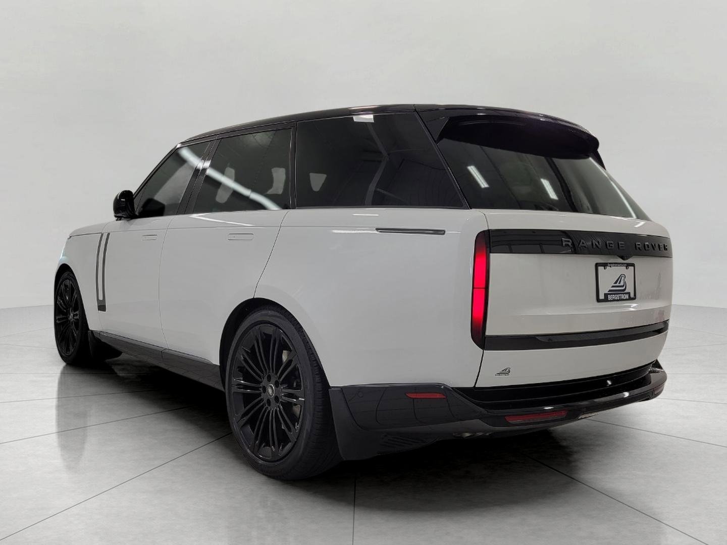 Used 2024 Land Rover Range Rover SE image 17