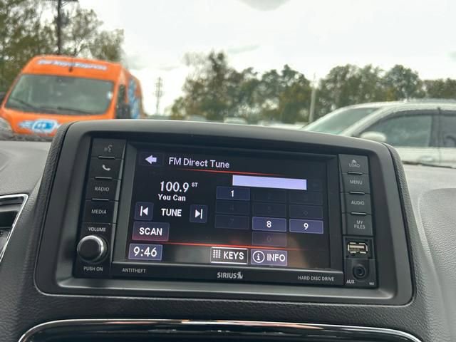 Used 2019 Dodge Grand Caravan SE w/ UConnect Hands-Free Group image 17