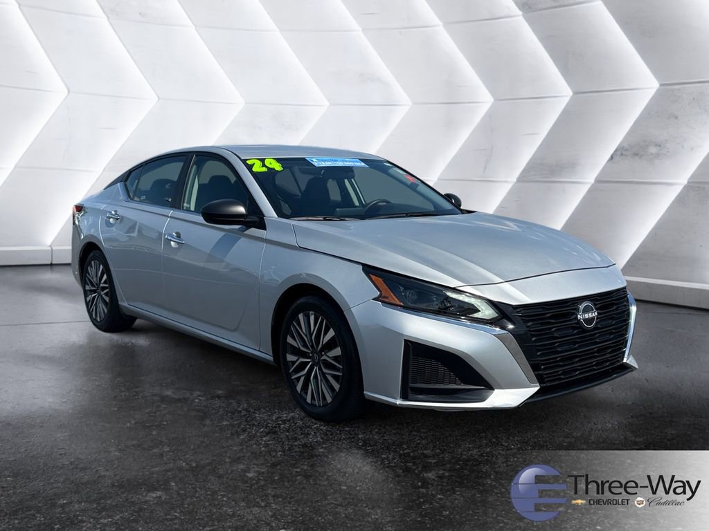 Used 2024 Nissan Altima 2.5 SV FWD image 7