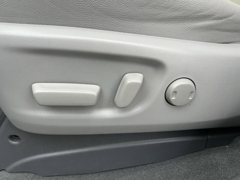 Used 2020 Toyota Sienna XLE FWD image 28