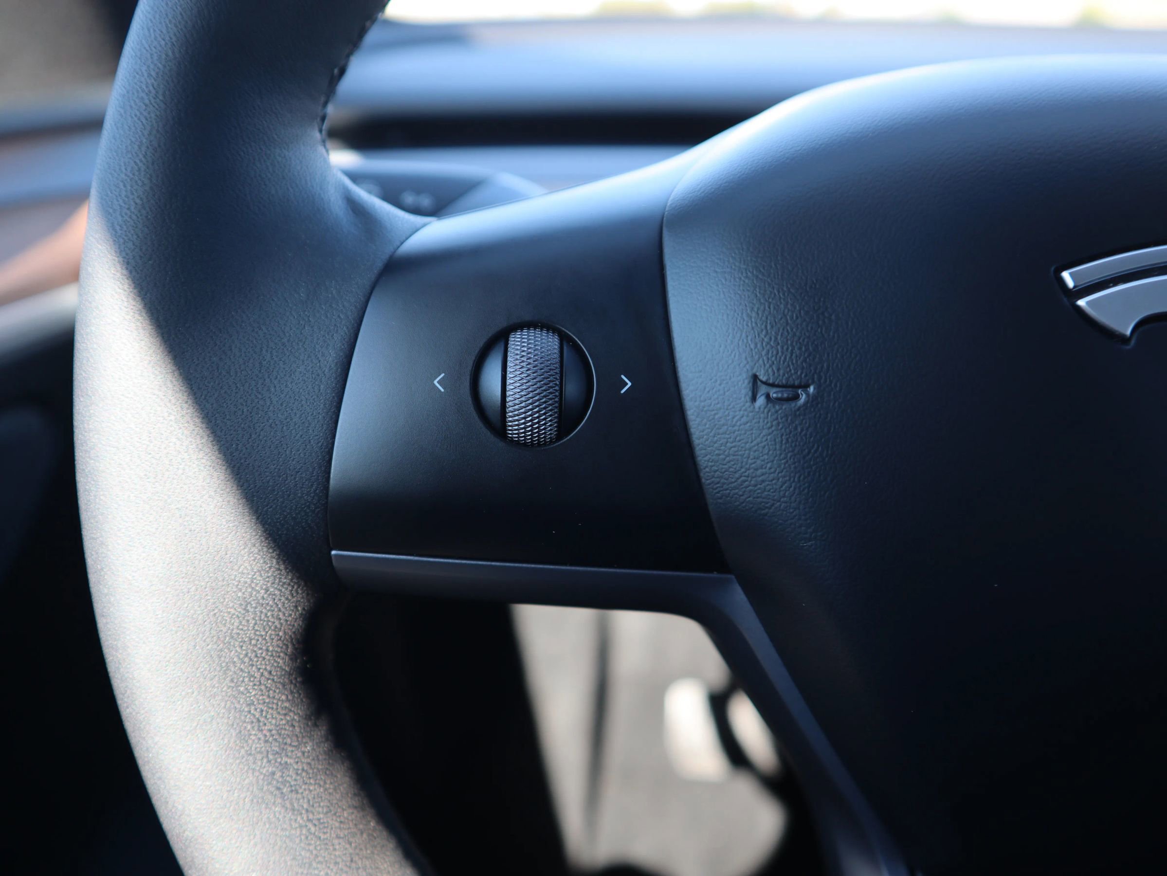 Used 2024 Tesla Model Y Long Range AWD/4WD image 17