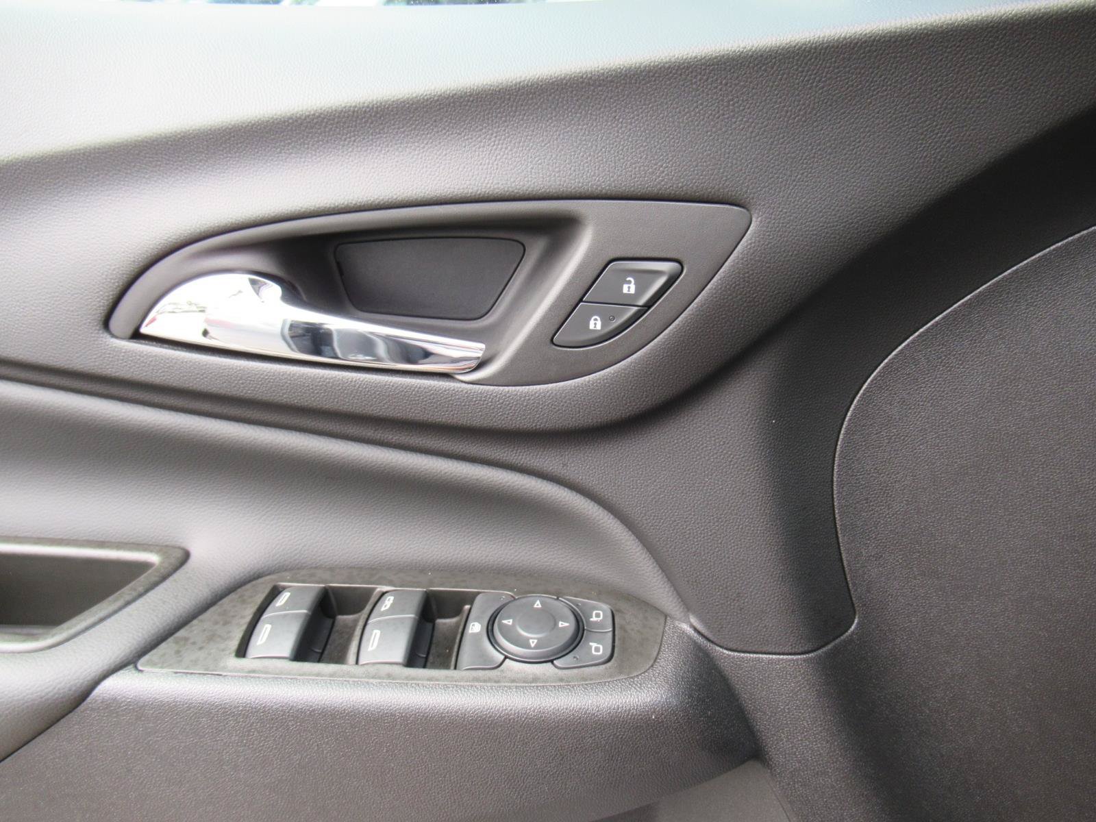 Used 2024 Chevrolet Equinox LT FWD image 21