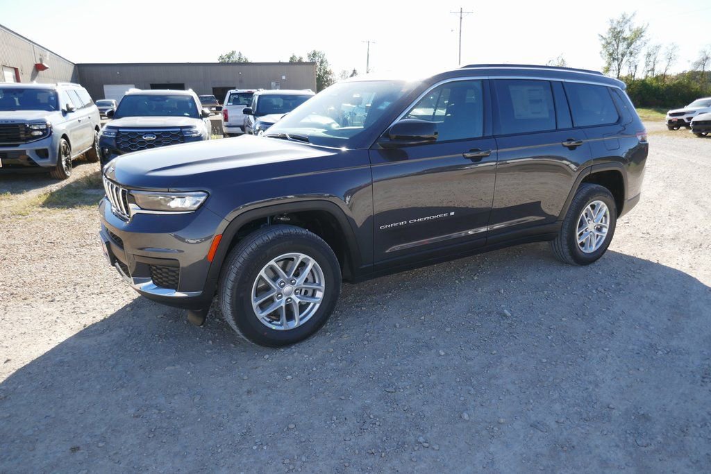 New 2025 Jeep Grand Cherokee L Laredo w/ Trailer Tow Package image 7