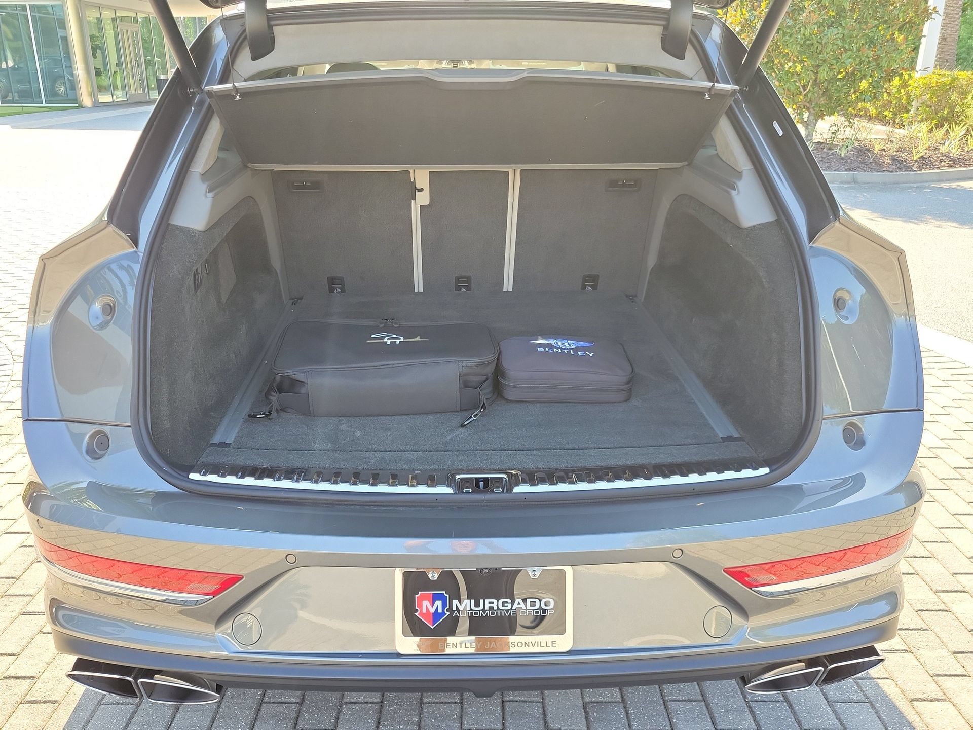 Certified 2023 Bentley Bentayga Plug-In Hybrid AWD/4WD image 15