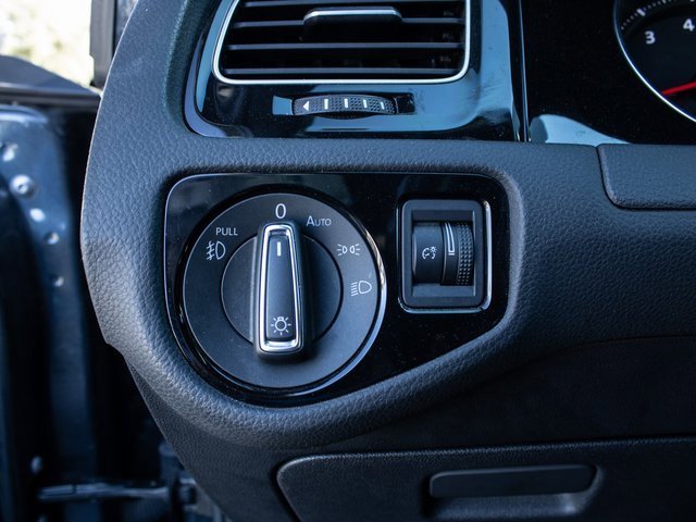 Used 2020 Volkswagen GTI SE image 8