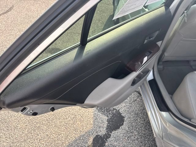 Used 2013 Toyota Camry XLE w/ Leather Pkg FWD image 11