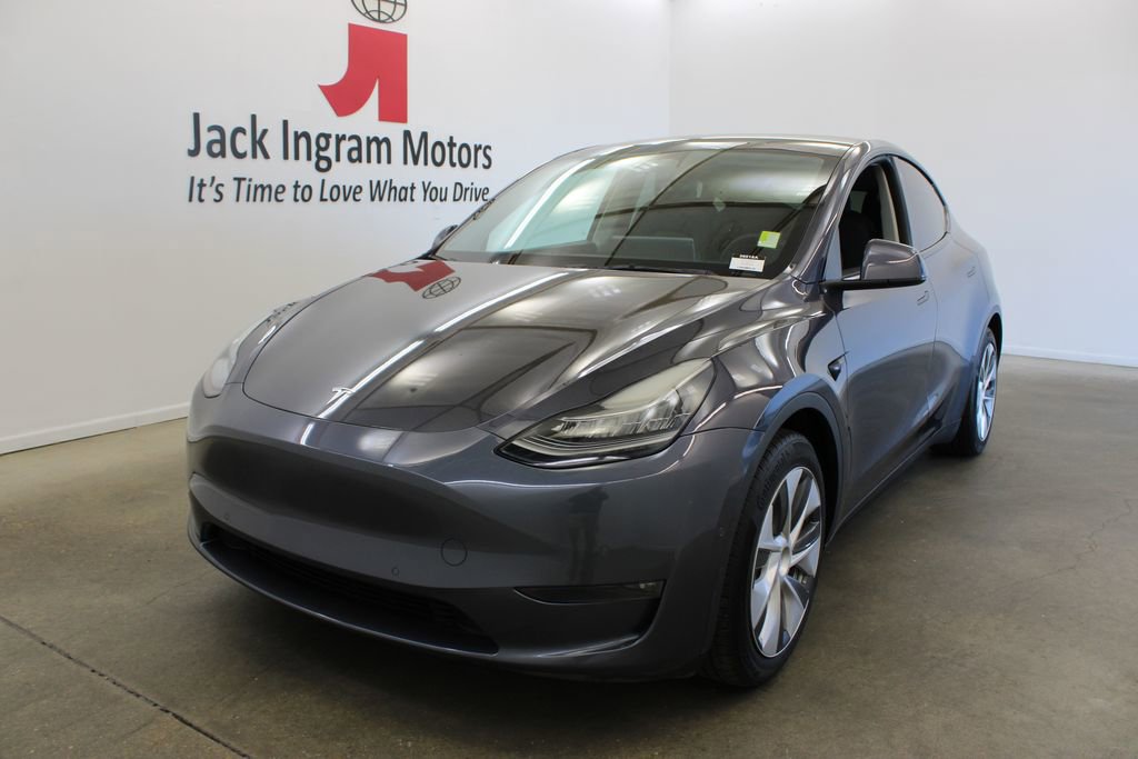 Used 2022 Tesla Model Y Long Range image 2