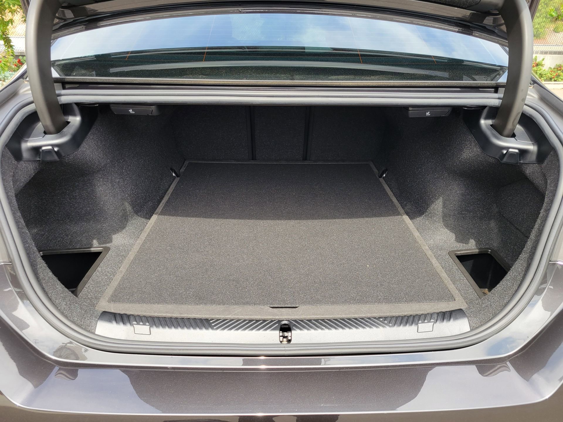 Used 2024 BMW 540i xDrive w/ Executive Package image 31