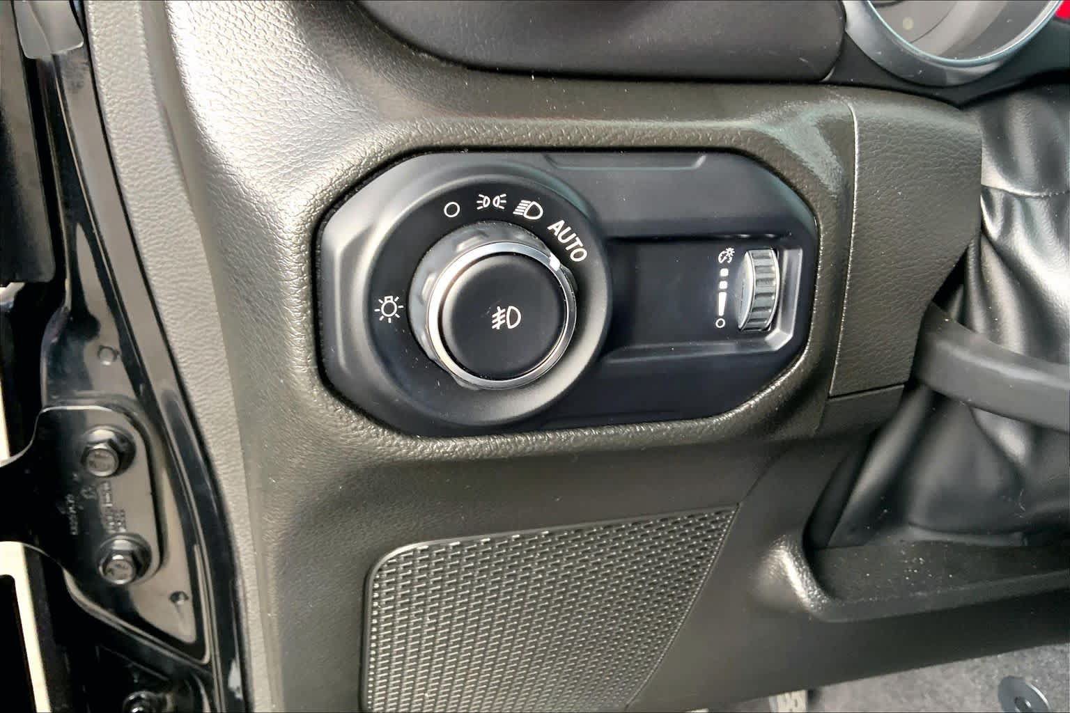 Used 2023 Jeep Wrangler Unlimited Sport AWD/4WD image 35