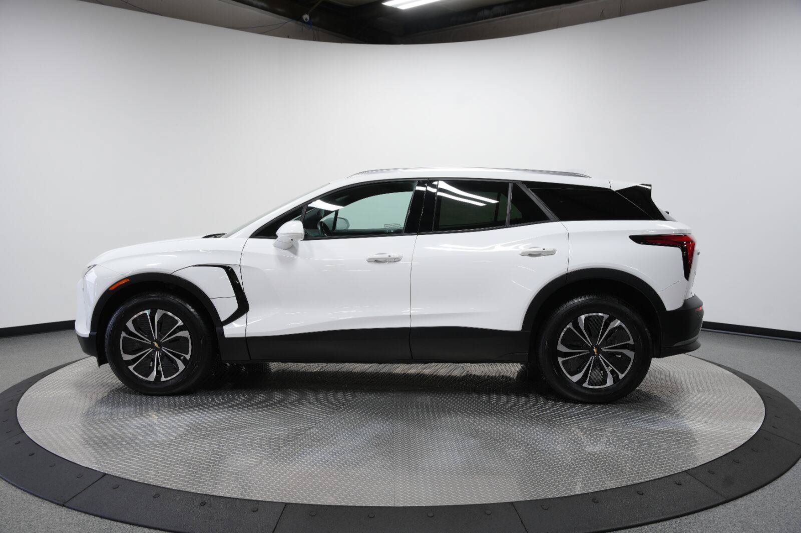 Certified 2024 Chevrolet Blazer EV LT AWD/4WD image 5