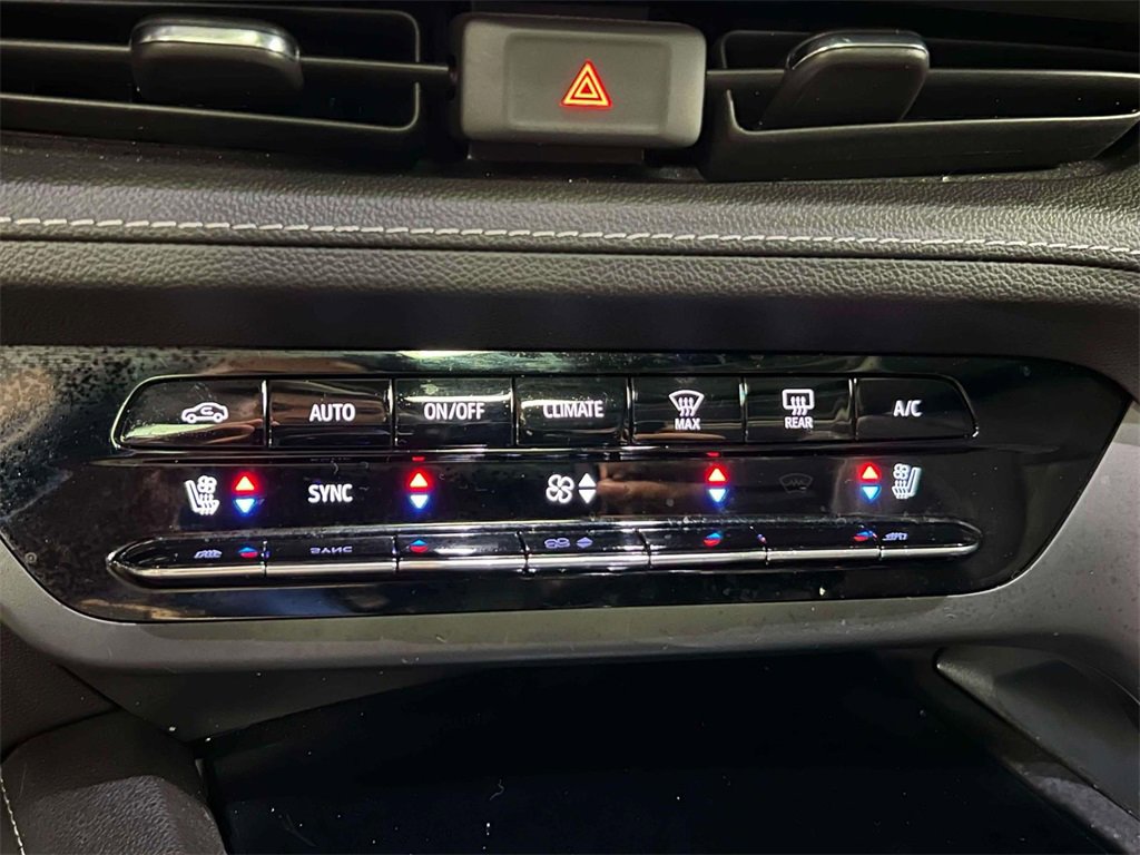 Used 2022 Buick Envision Avenir w/ Technology Package II image 30