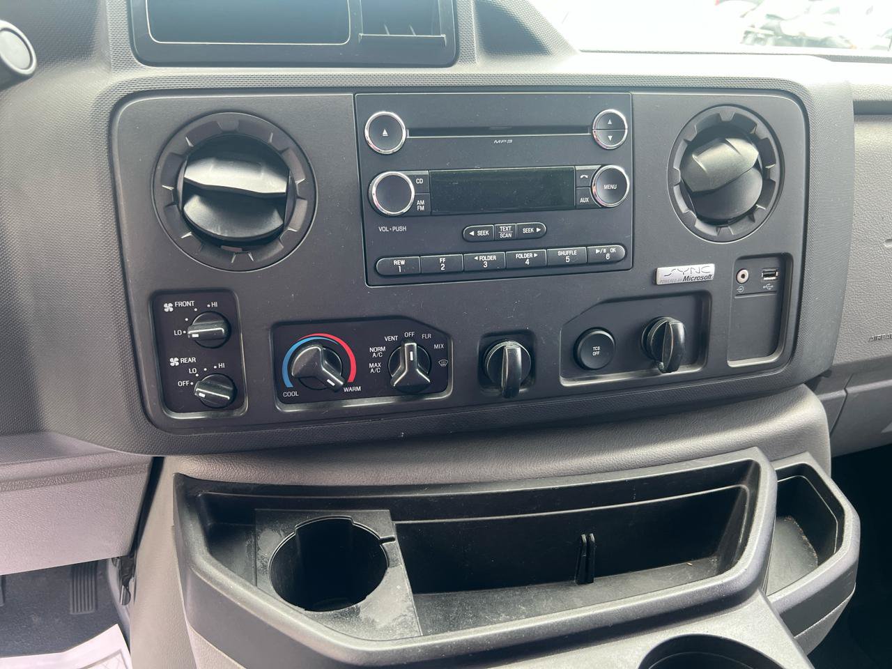 Used 2014 Ford E-350 and Econoline 350 Extended Super Duty RWD image 19