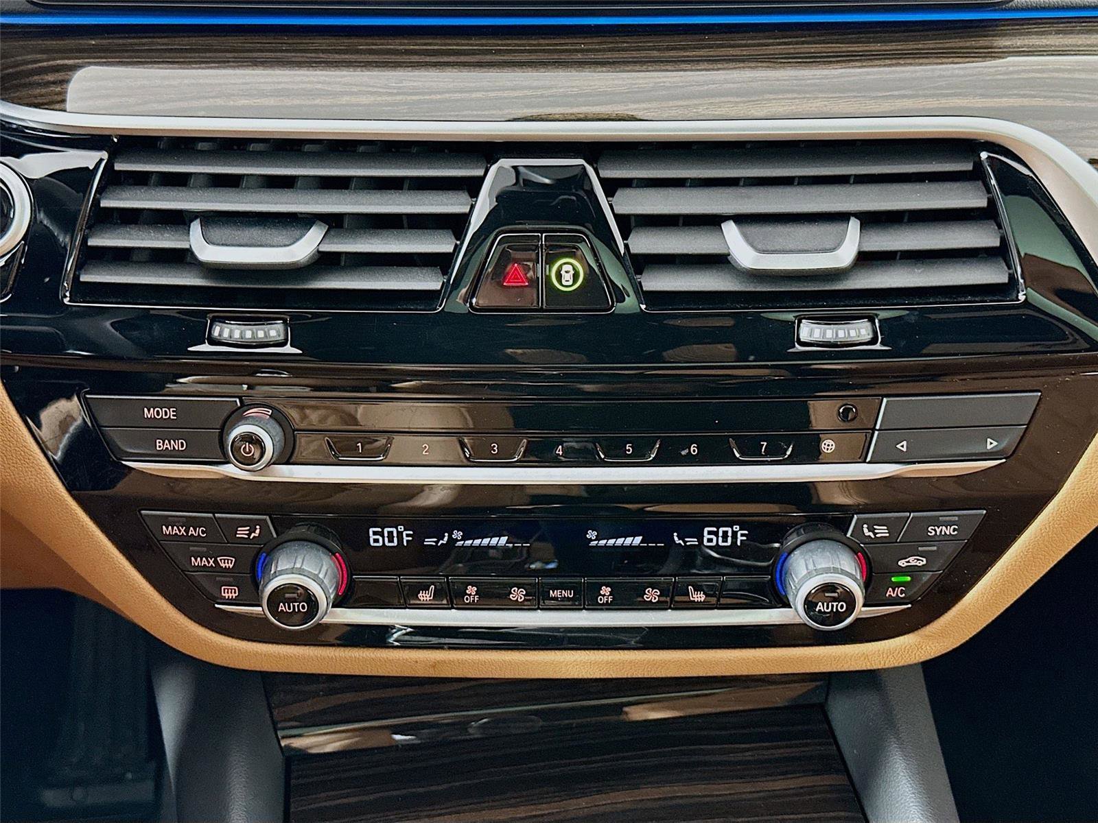 Used 2023 BMW 530e xDrive w/ Premium Package image 16