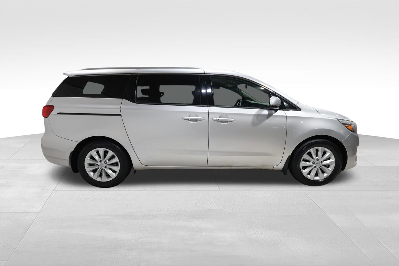 Used 2017 Kia Sedona EX image 4