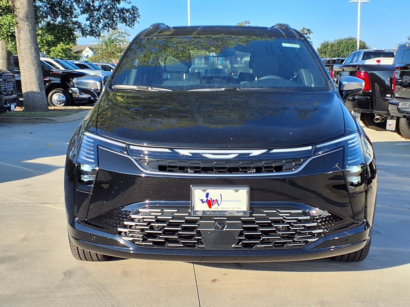 New 2027 Chrysler Pacifica Pinnacle AWD/4WD image 3