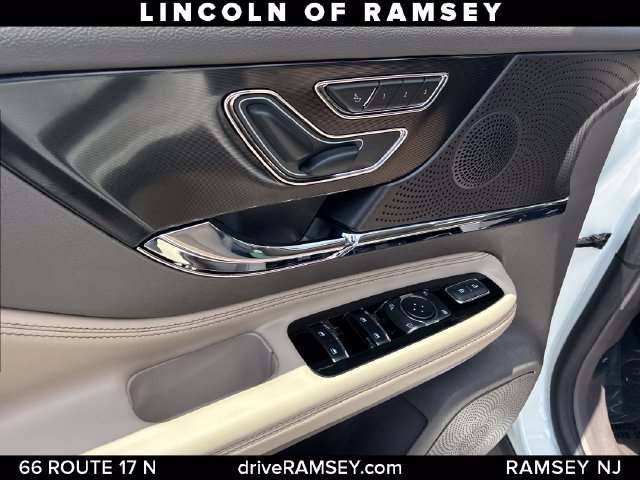 Certified 2023 Lincoln Corsair AWD image 14