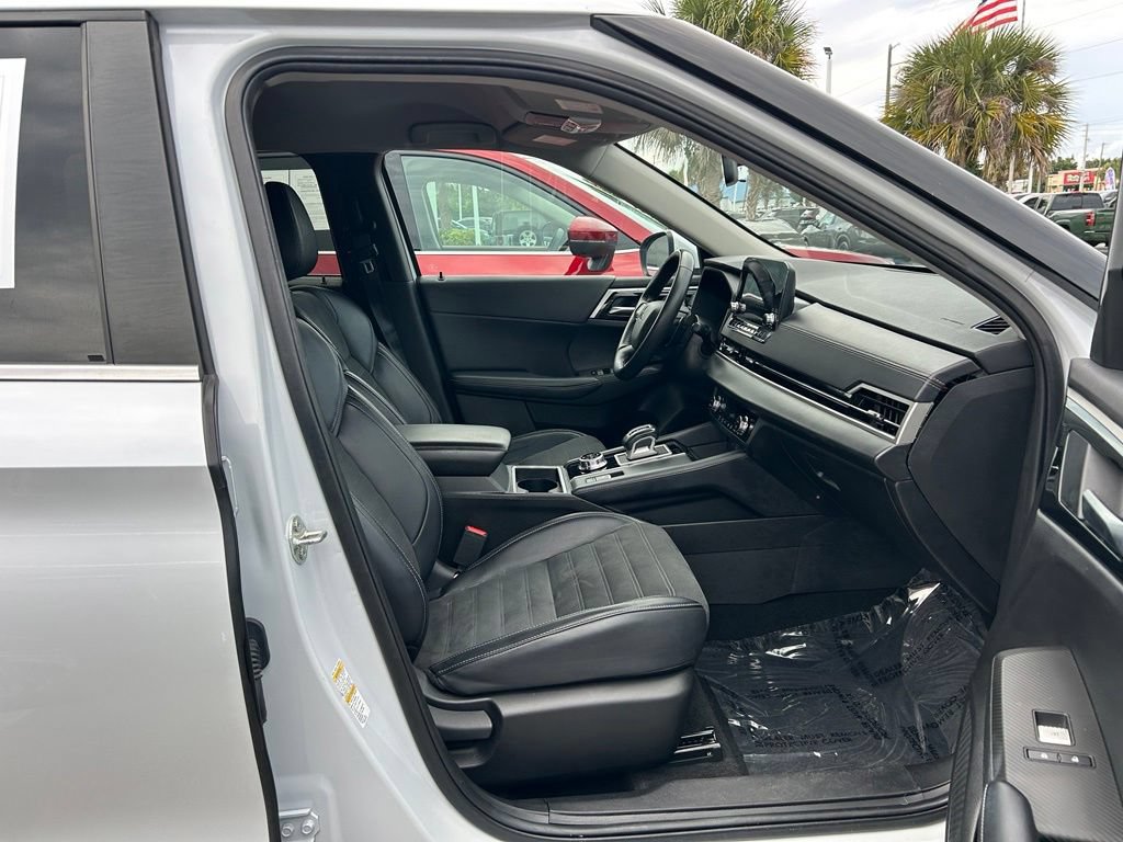 Used 2024 Mitsubishi Outlander SE AWD/4WD image 38
