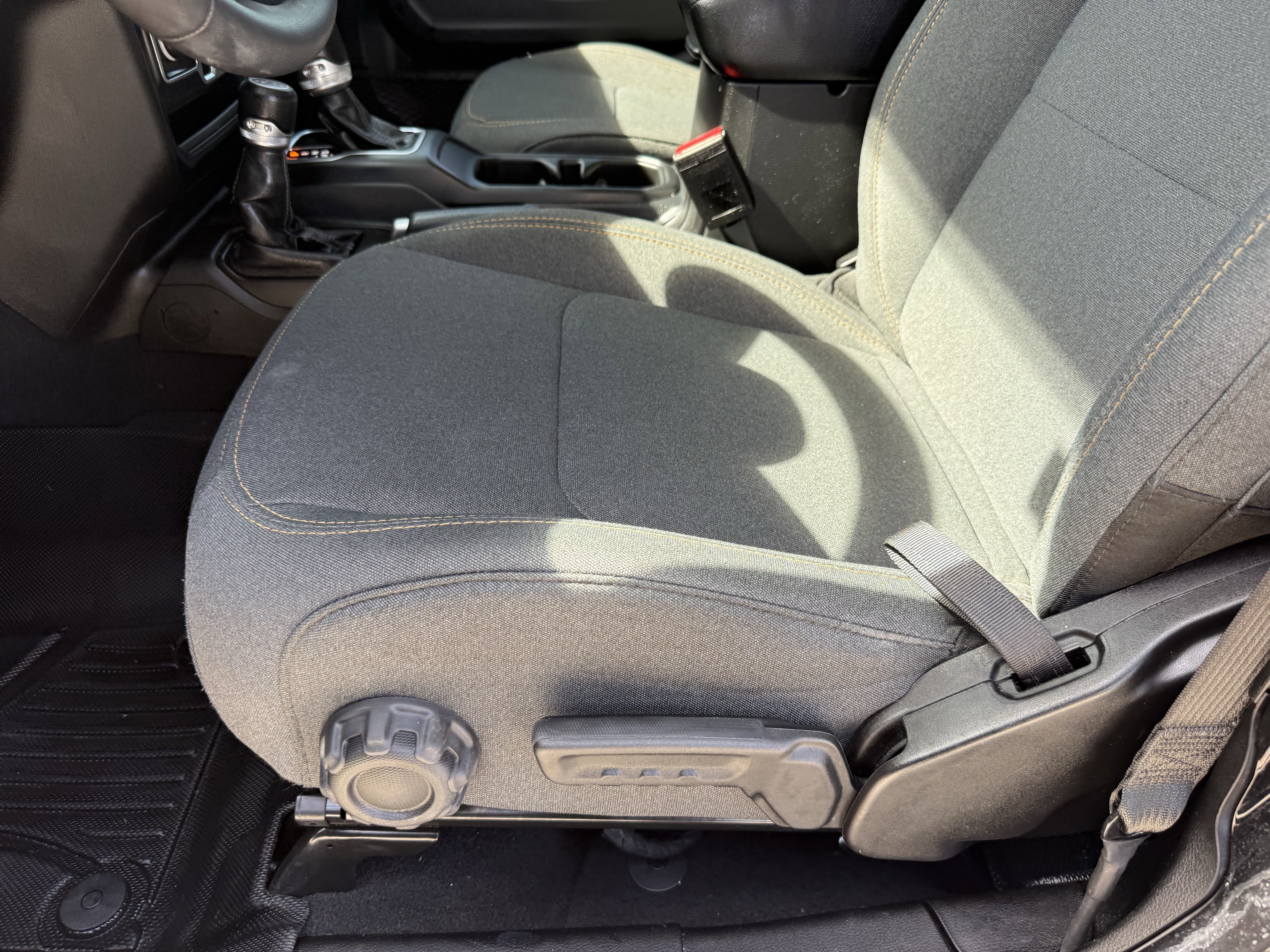 Used 2024 Jeep Wrangler Sport S image 27