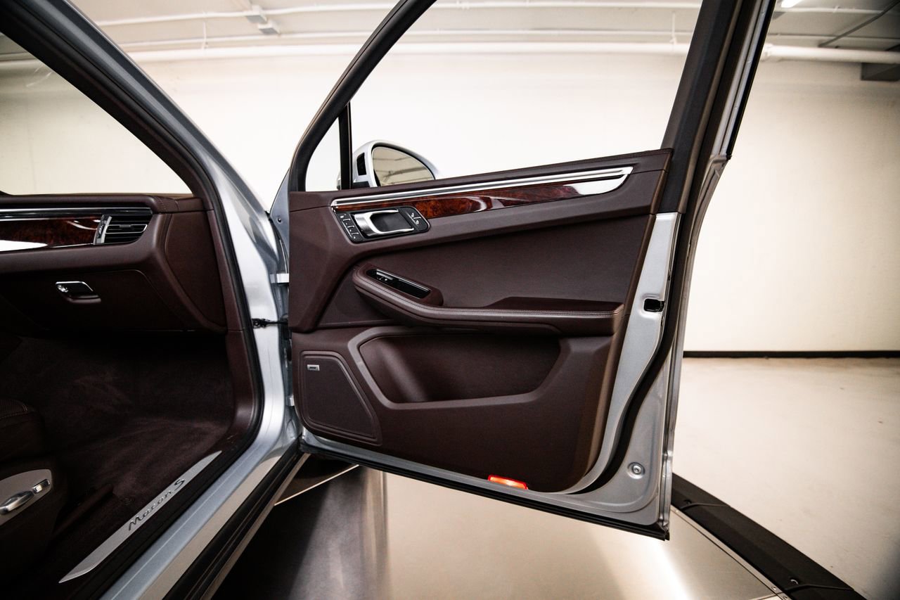 Certified 2020 Porsche Macan S AWD/4WD image 27