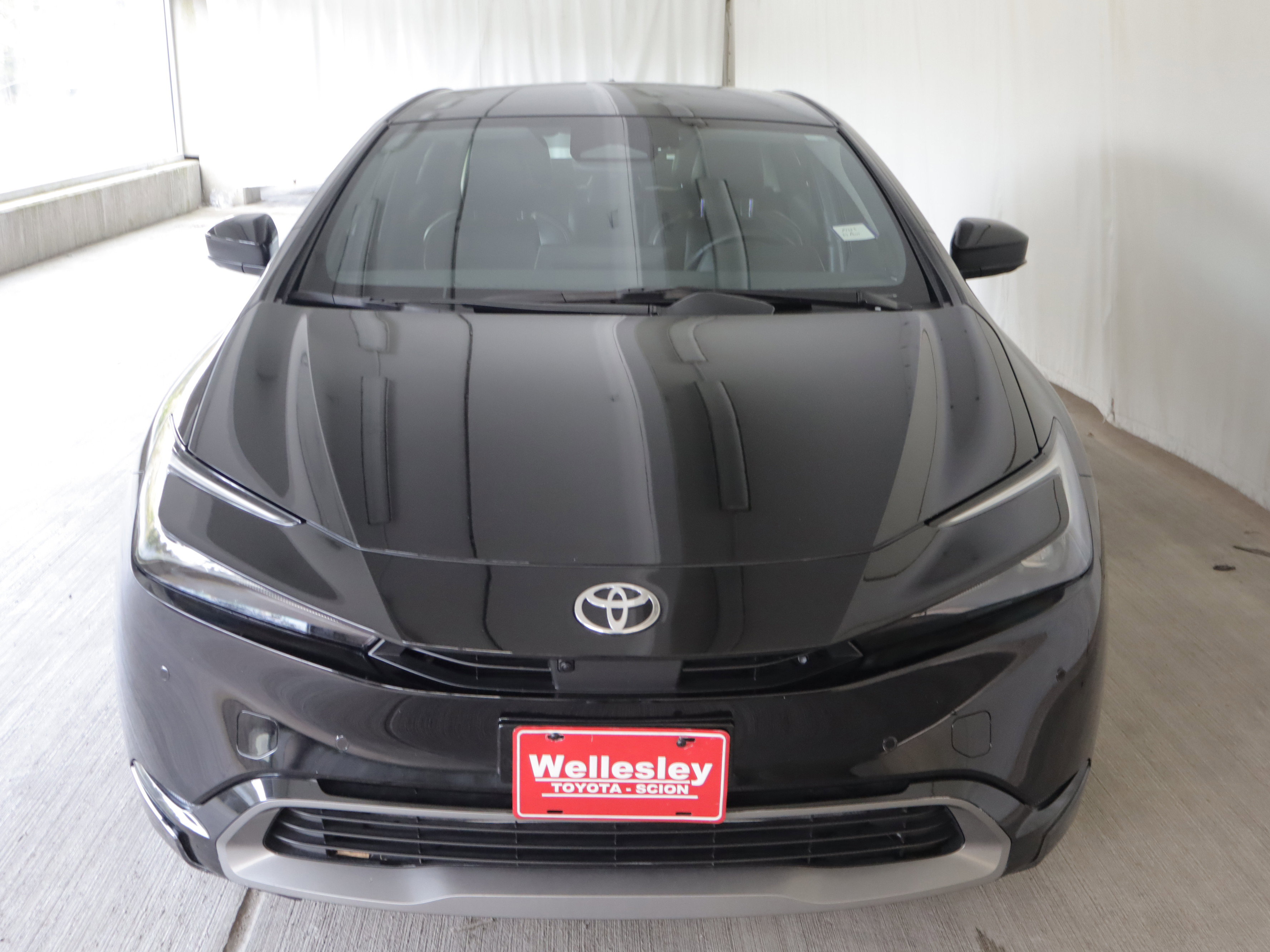 Used 2024 Toyota Prius Limited w/ Limited Premium Package AWD/4WD image 4