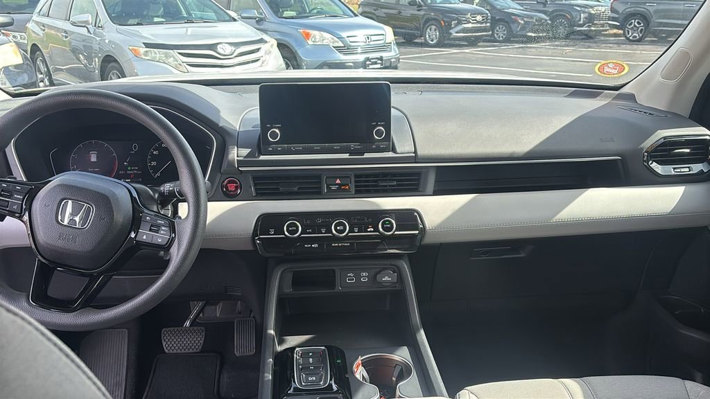 Used 2023 Honda Pilot LX image 12