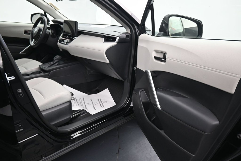 Used 2026 Toyota Corolla Cross LE FWD image 12