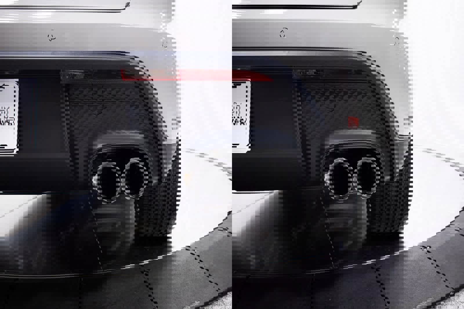 Certified 2025 Porsche Macan image 37