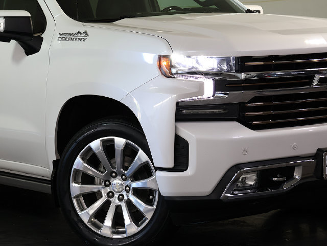Used 2020 Chevrolet Silverado 1500 High Country w/ Technology Package AWD/4WD image 9