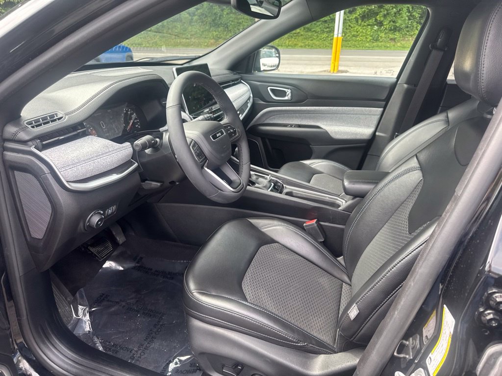 Used 2023 Jeep Compass Latitude w/ Convenience Group AWD/4WD image 14
