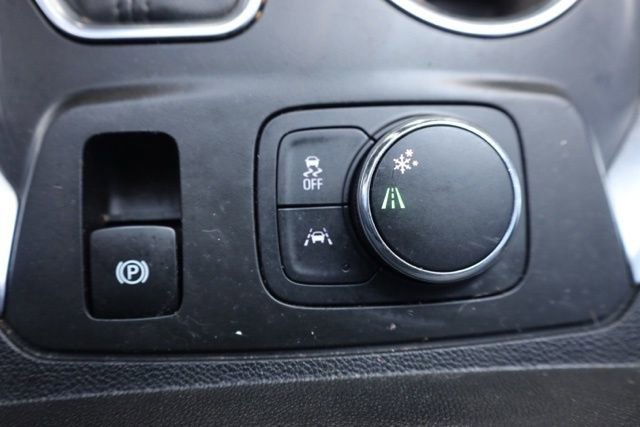 Used 2019 Chevrolet Traverse Premier w/ LPO, Blackout Package FWD image 33