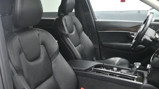 Used 2018 Volvo XC90 T6 Momentum w/ Convenience Package AWD/4WD image 10