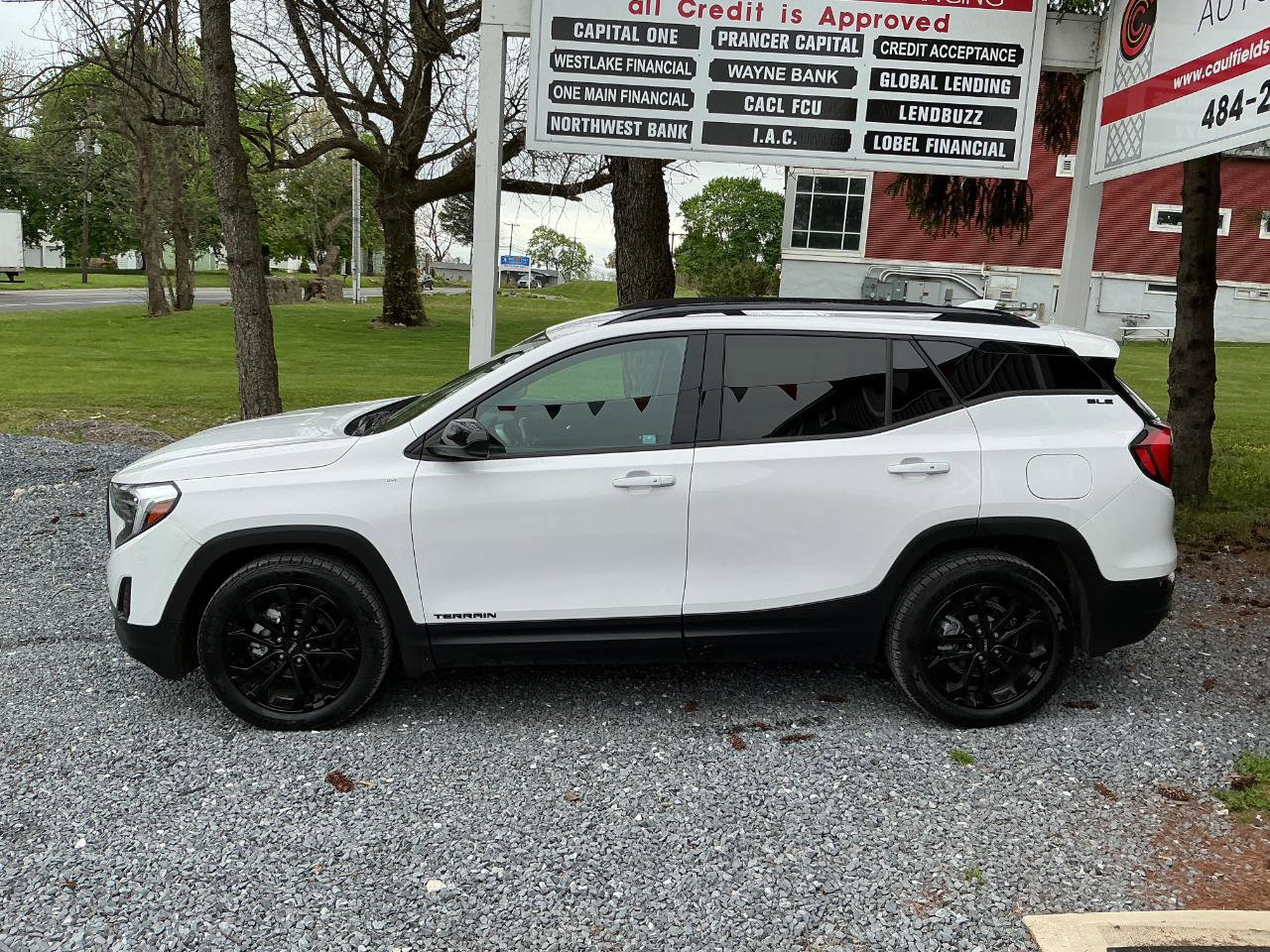 Used 2020 GMC Terrain SLE w/ Driver Convenience Package FWD image 8
