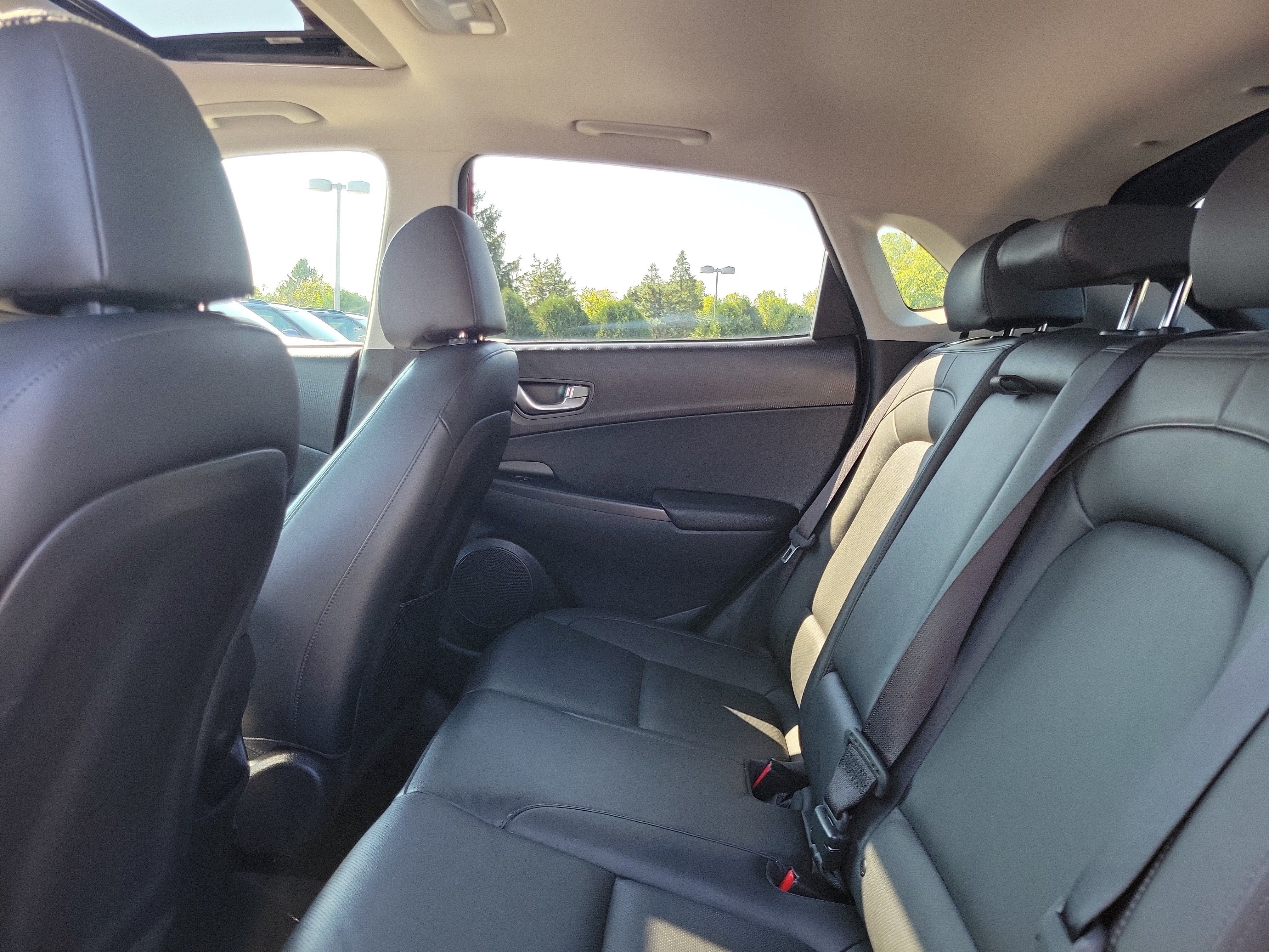 Used 2022 Hyundai Kona Limited FWD image 11