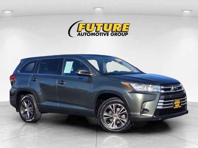 Used 2019 Toyota Highlander LE AWD/4WD image 1