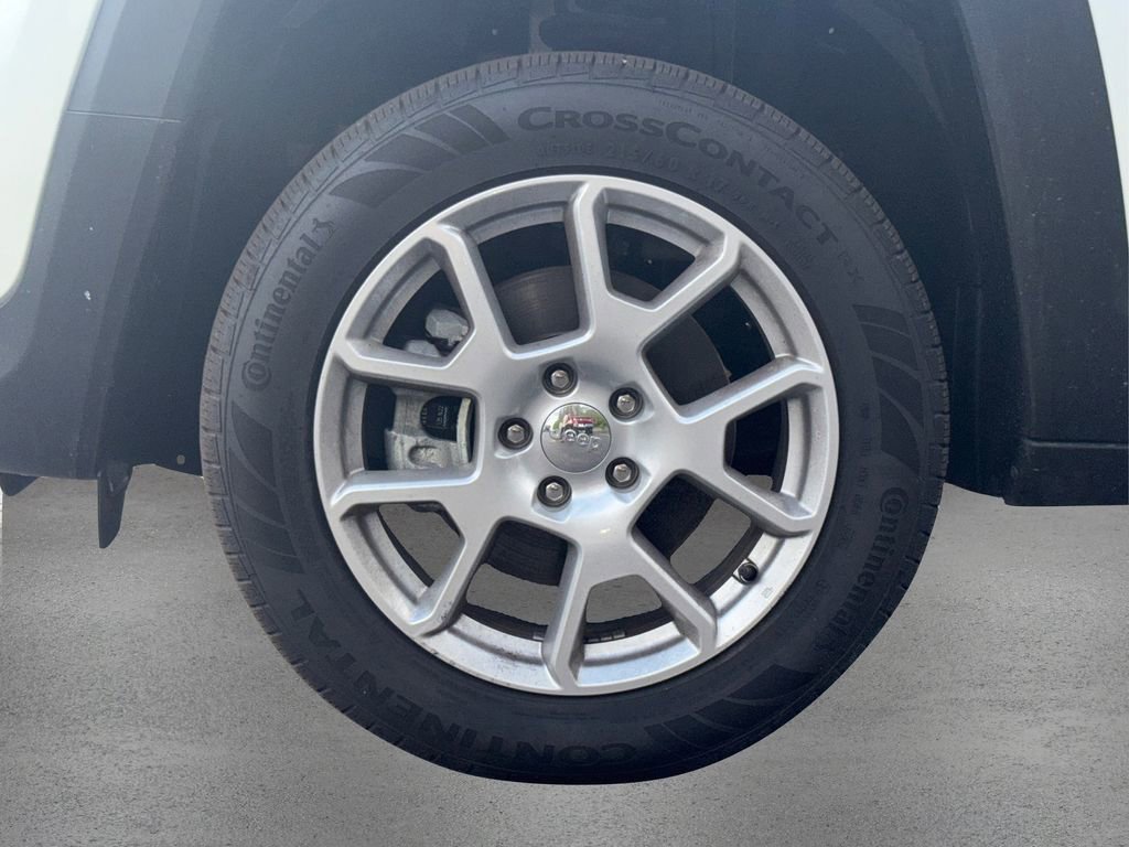Used 2023 Jeep Renegade Latitude w/ Sun/Sound Group AWD/4WD image 12