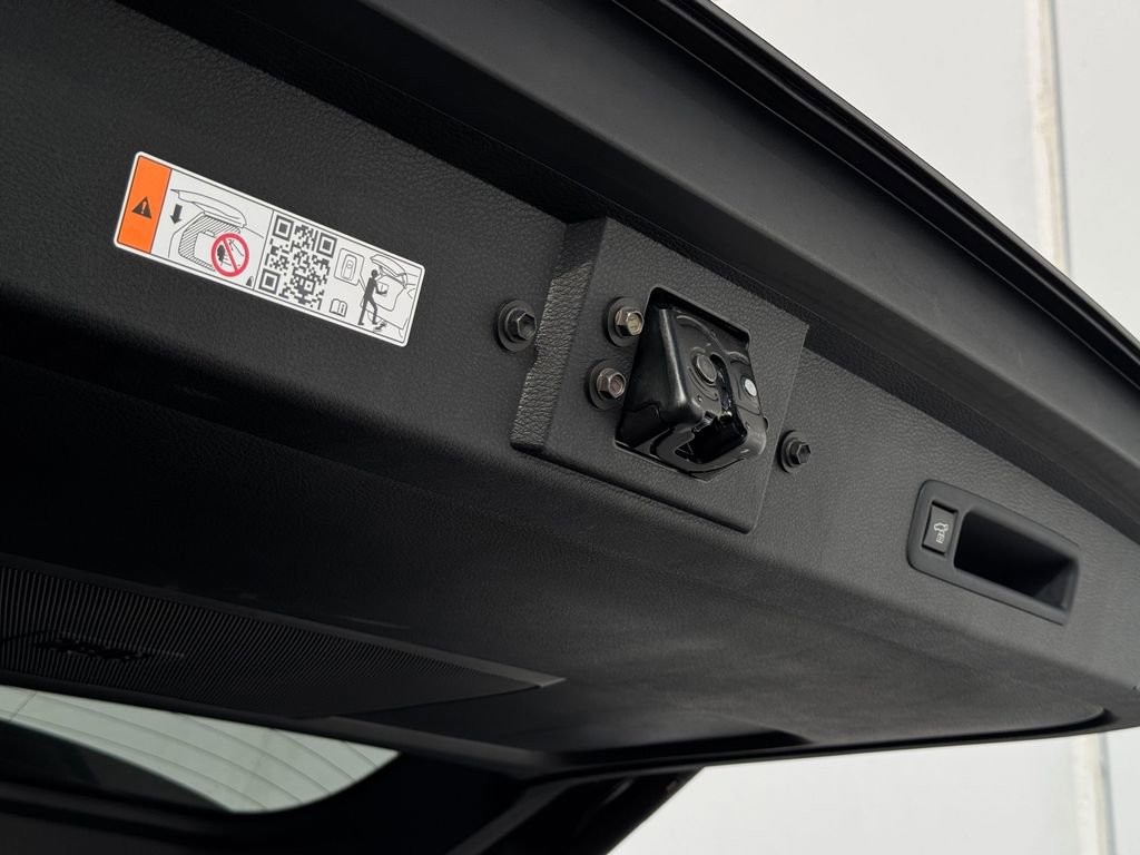 Certified 2025 Toyota Sienna Limited AWD/4WD image 32