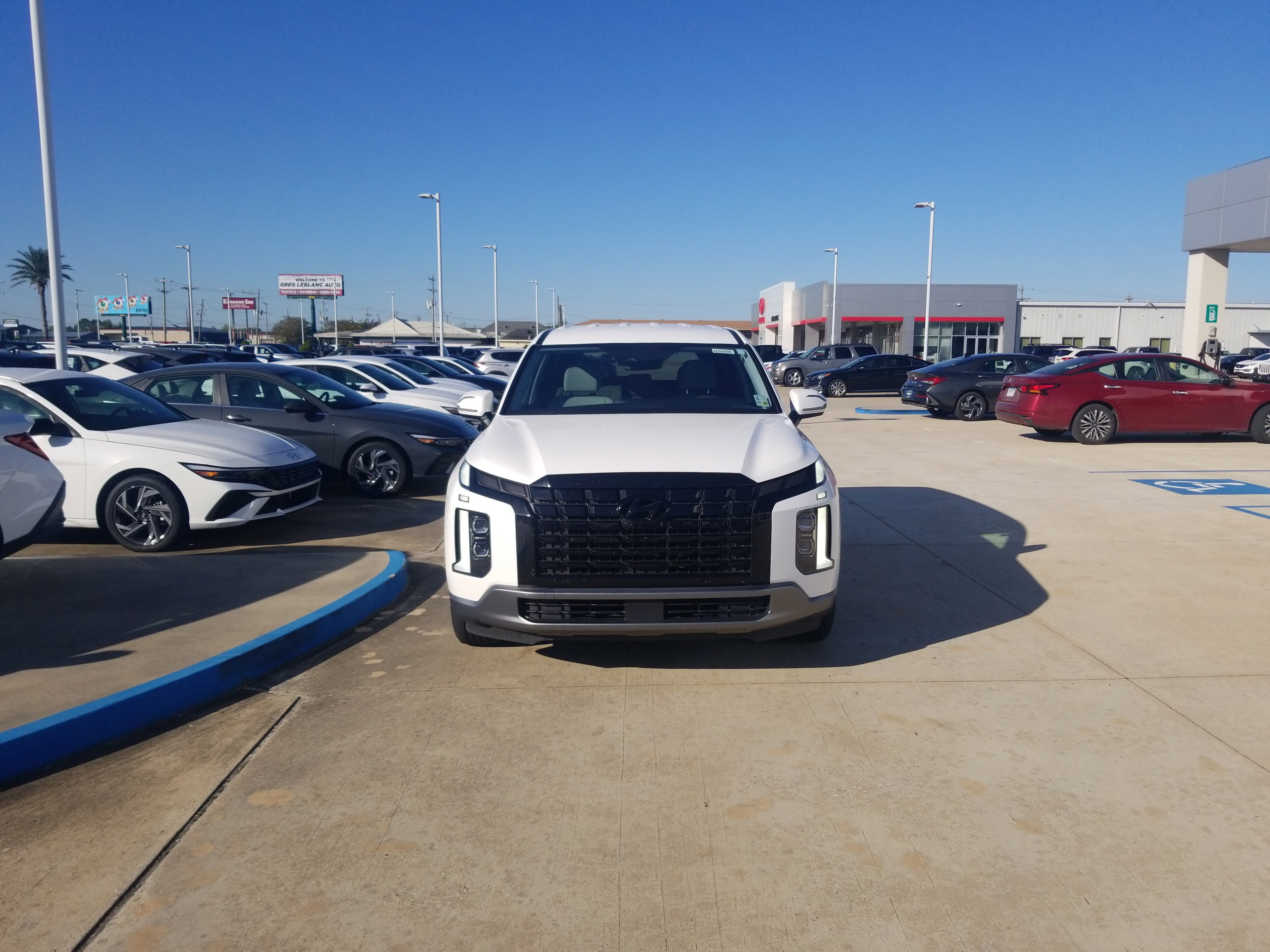 Used 2023 Hyundai Palisade SE w/ Cargo Package image 2