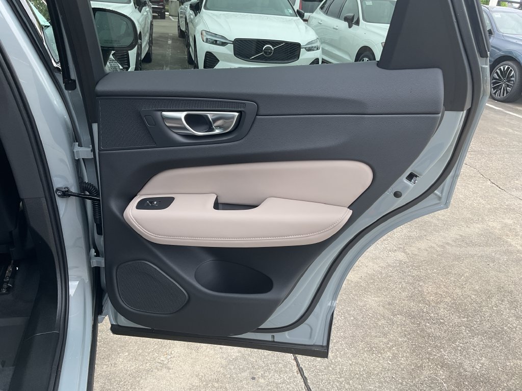 New 2027 Volvo XC60 B5 Core AWD/4WD image 15