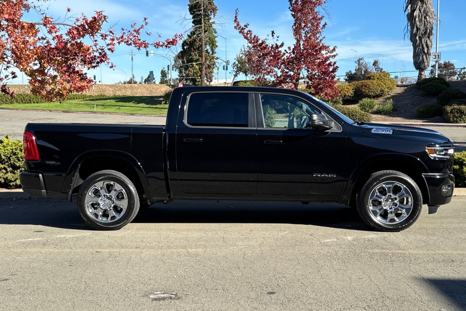 New 2026 RAM 1500 4x4 Crew Cab image 2