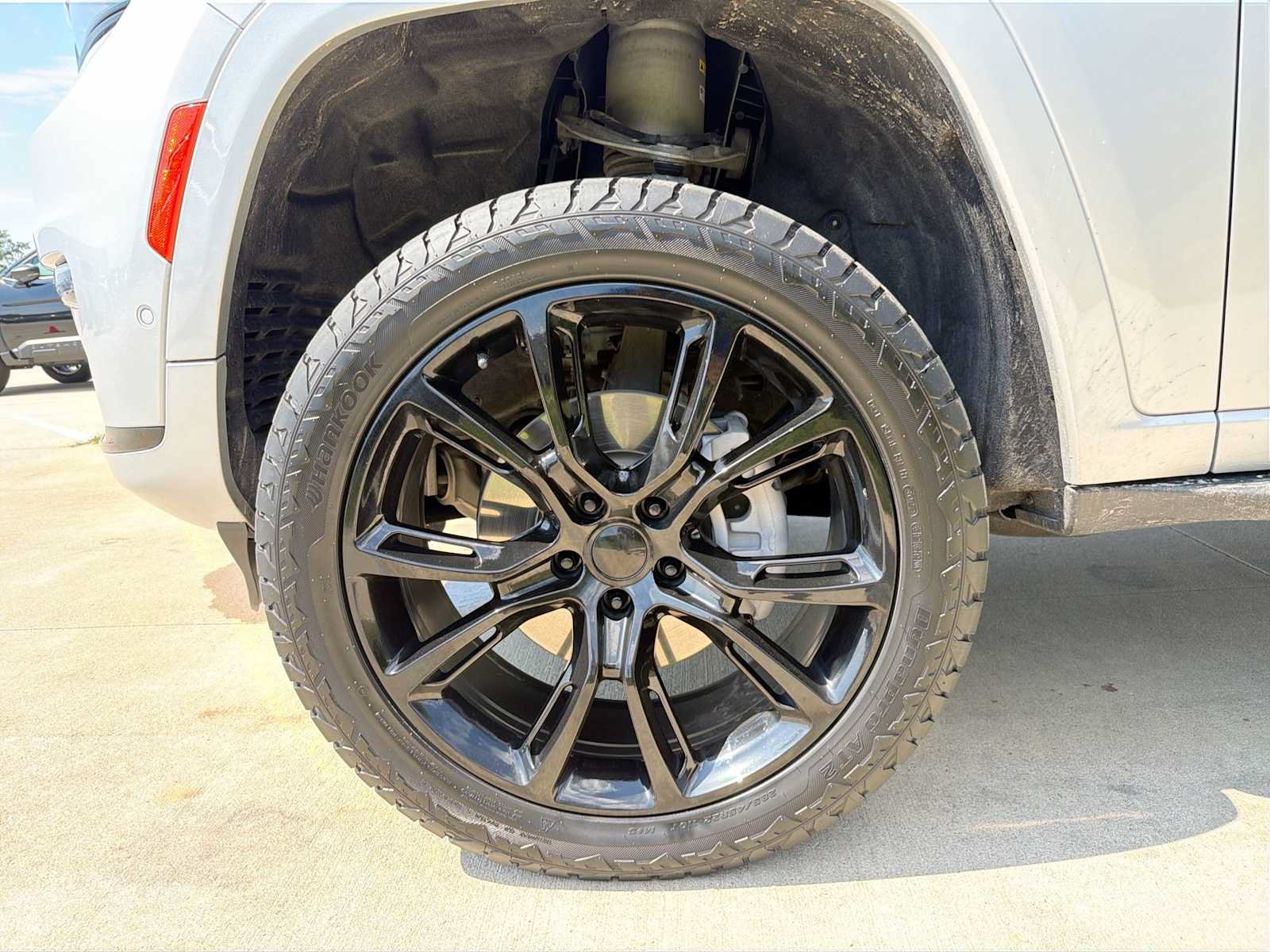 Used 2023 Jeep Grand Cherokee L Summit w/ Advanced Protech Group IV AWD/4WD image 10